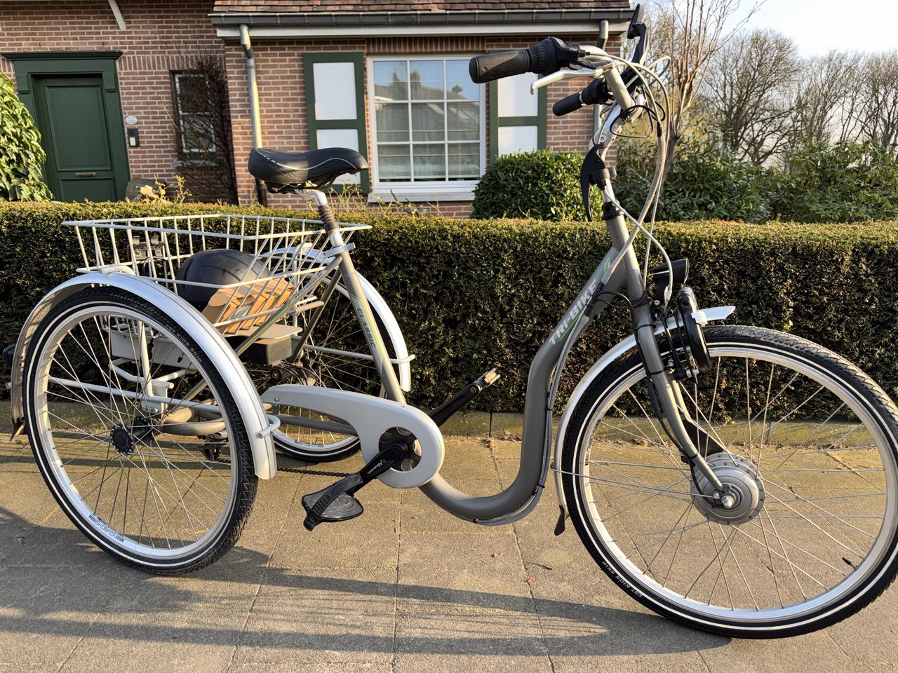 photo 6043868831107106204 y